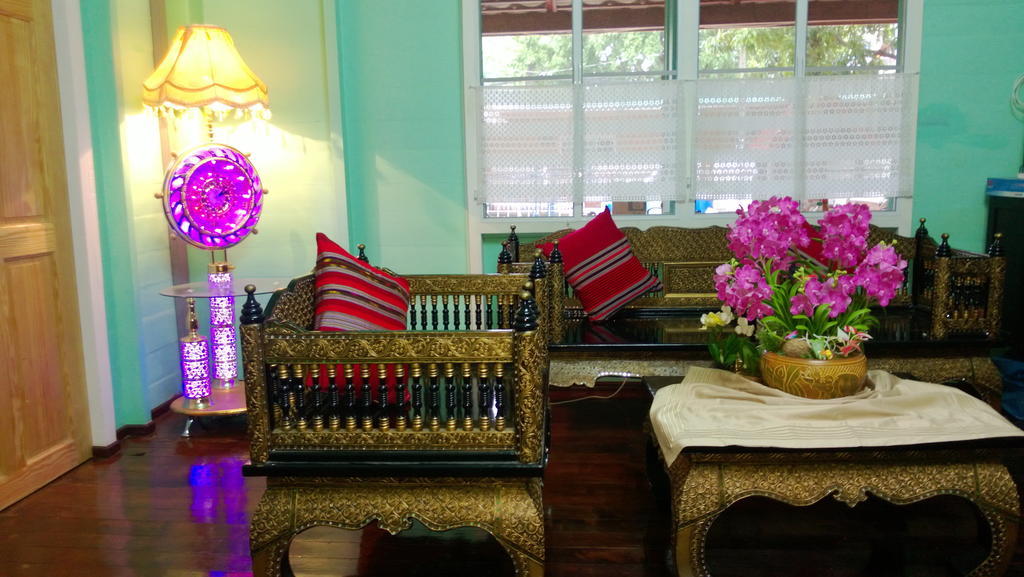 โรงแรมพนิดา สวีท กรุงเทพมหานคร ภายนอก รูปภาพ